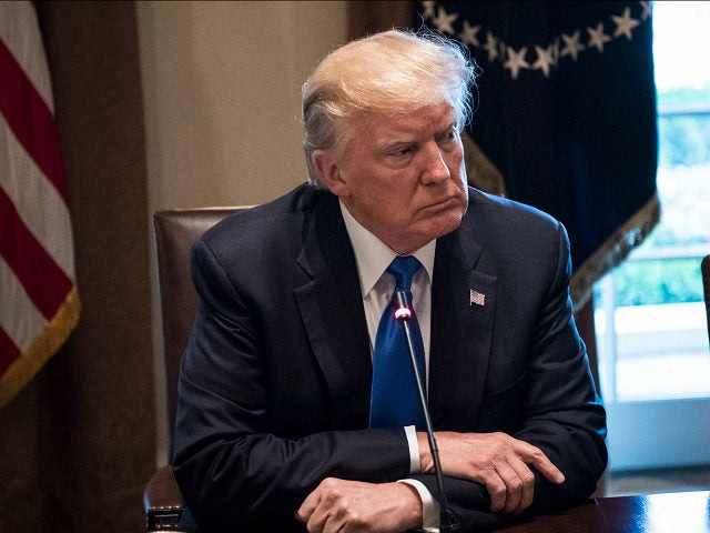 Ο Τραμπ απειλεί την Κίνα με εμπορικό πόλεμο